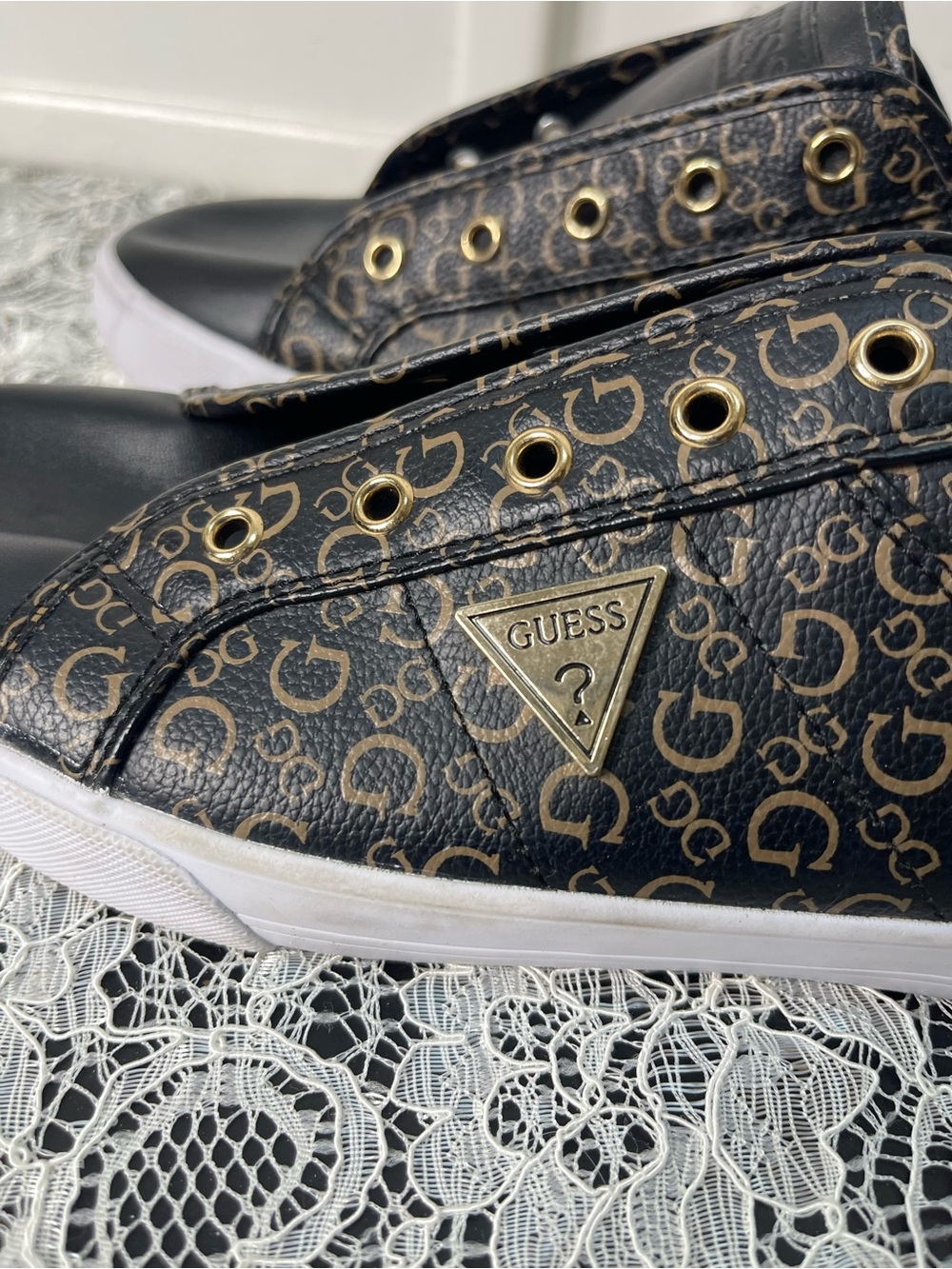 GUESS Womens Lace Up Sneakers Shoes Size 9.5 M Black Gold Monogram EUC
